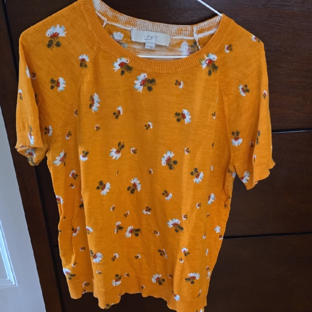 LOFT Women's Orange Floral Top Size M